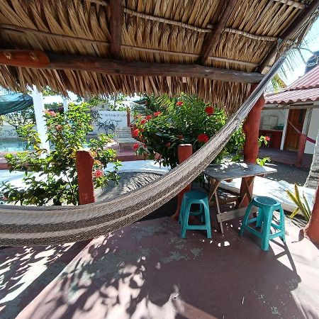 Bungalows Familiares Monterrico Buitenkant foto