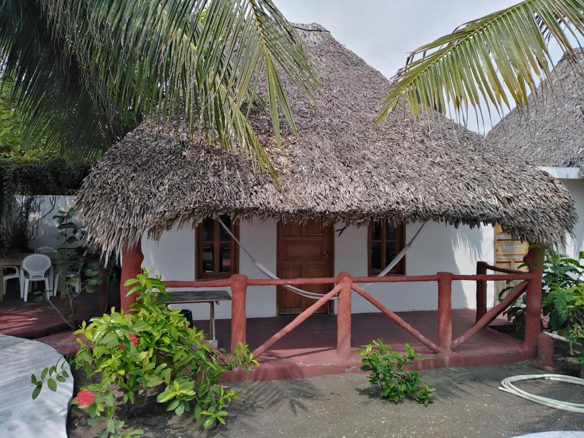 Bungalows Familiares Monterrico Buitenkant foto